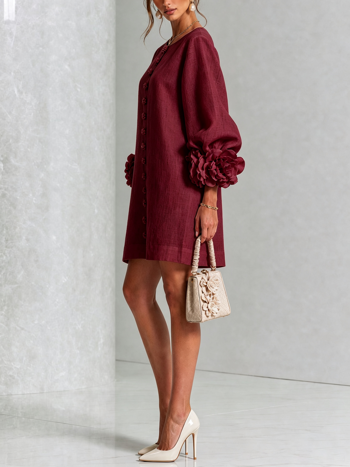 Ilaria | Vestido mini de mezcla de lino con puños de rosa, burdeos