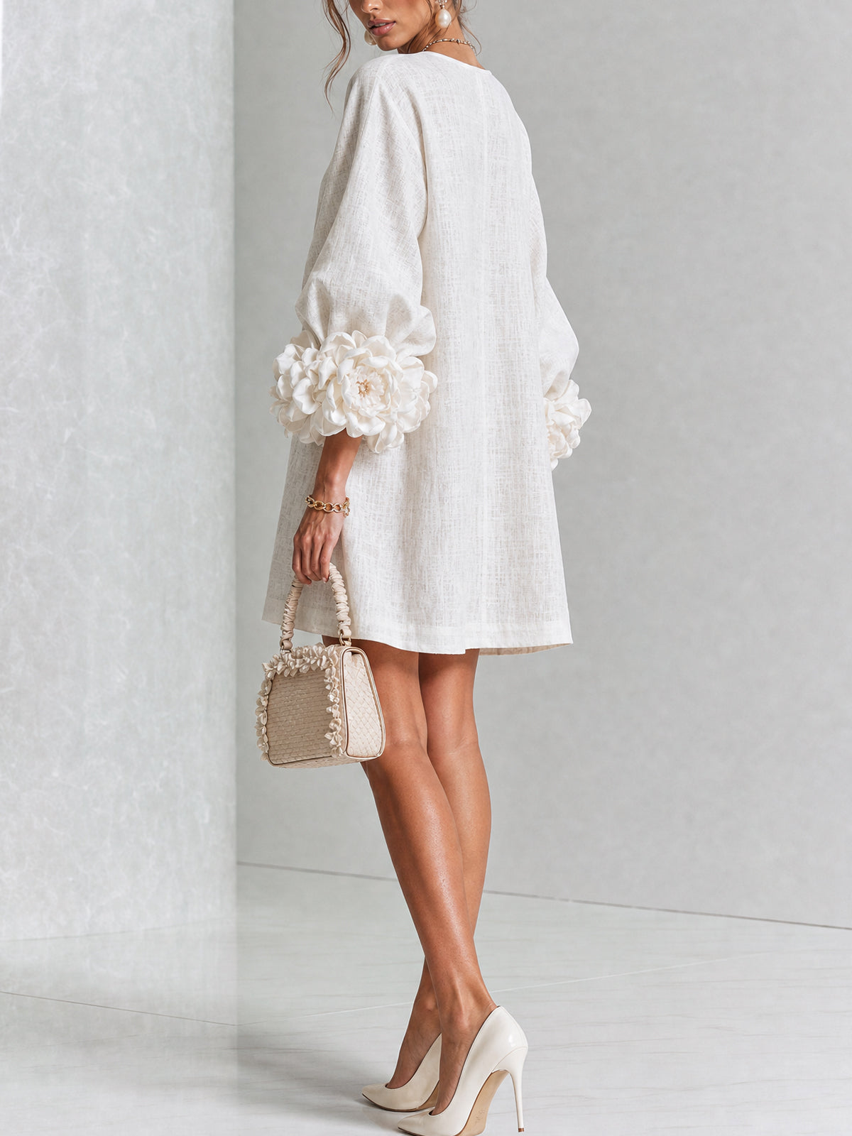 Chiara | Vestido mini de mezcla de lino con puños rosas, blanco