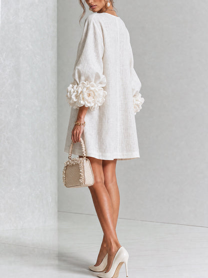 Chiara | Vestido mini de mezcla de lino con puños rosas, blanco