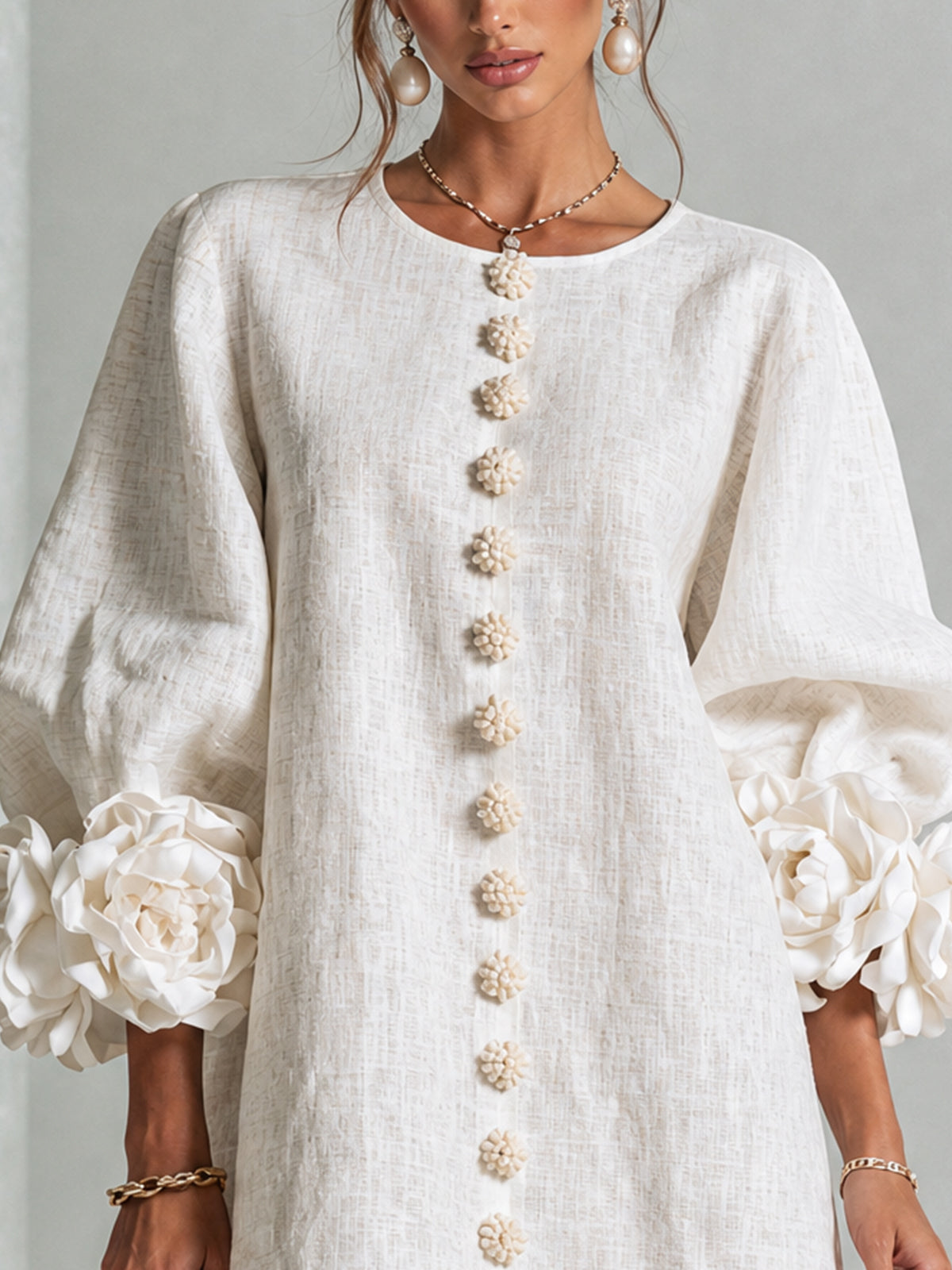Chiara | Vestido mini de mezcla de lino con puños rosas, blanco