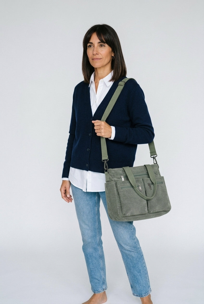 Bruna bolso de pana verde al hombro