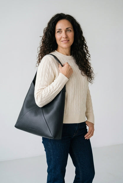 Naima bolso de hombro llevado por modelo
