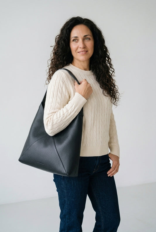Naima bolso de hombro llevado por modelo